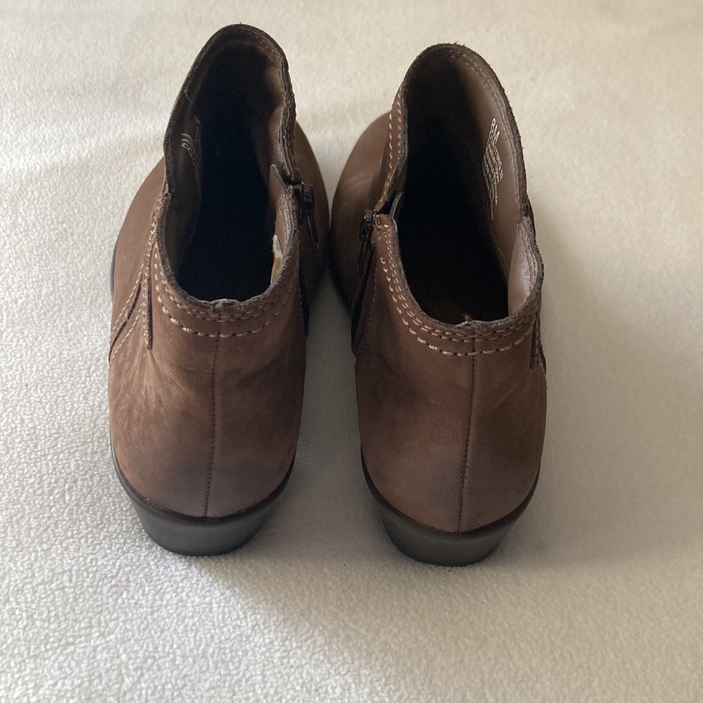 Rockport Suede Tan Booties - Picture 3 of 7